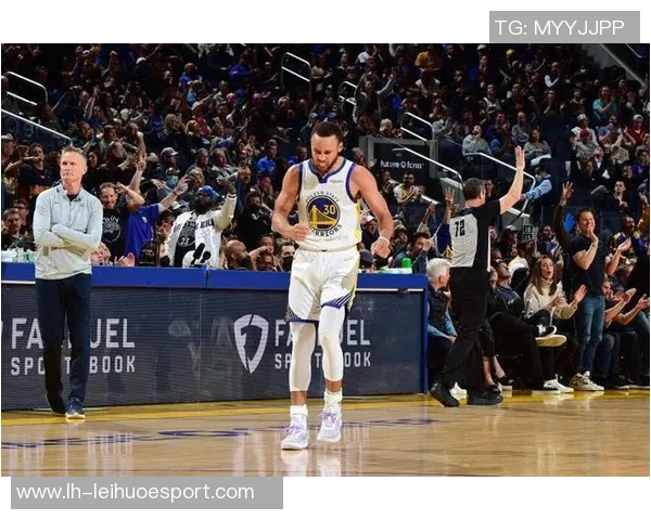 小里分析快船进攻体系雷迪克无球跑位提升球队活力